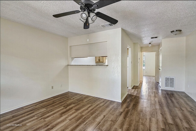 Building Photo - Vineyard Apartments