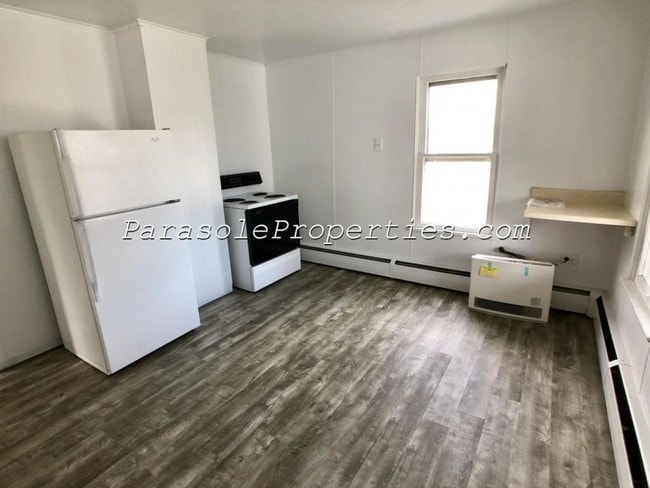 Building Photo - 49 James St