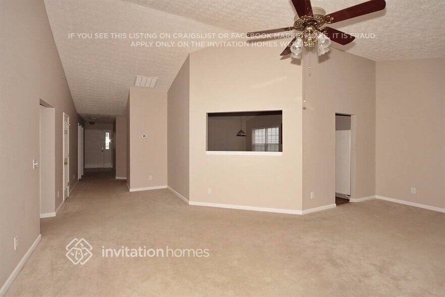 Building Photo - 302 Meadows Ln