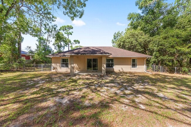 Building Photo - Spacious 3-Bedroom Home with Modern Open Floor Plan in Desirable Marion Oaks!