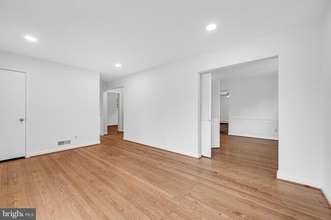 Building Photo - 5023 Druid Dr