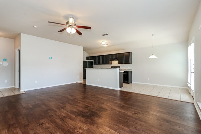 Building Photo - 3112 Royal Crest Dr