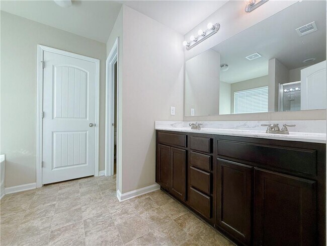 Building Photo - 305 Woodson Way