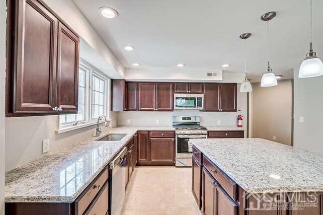 Building Photo - 55 Devon Rd