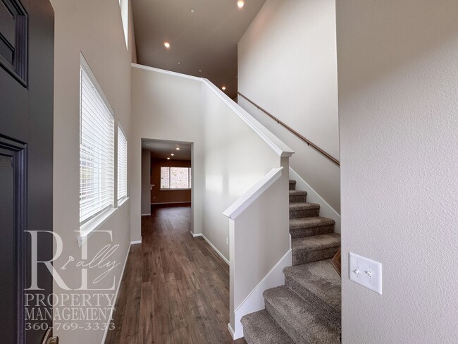 Building Photo - Warm & Inviting 4-Bedroom Home with Vaulted Ceilings, Loft, Fireplace & Fenced Backyard