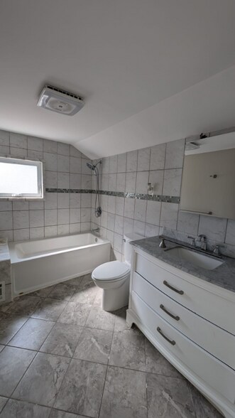 Building Photo - 24 Clark St