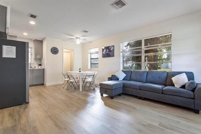 Primary Photo - 113 Phippen Waiters Rd