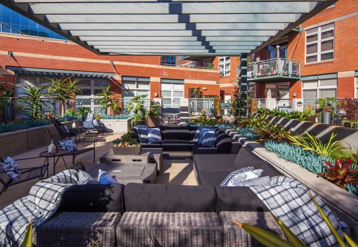 Building Photo - 877 Island Ave