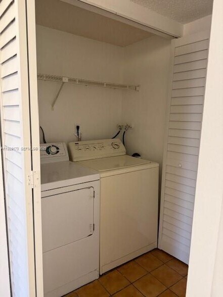 Building Photo - 8290 Lake Dr