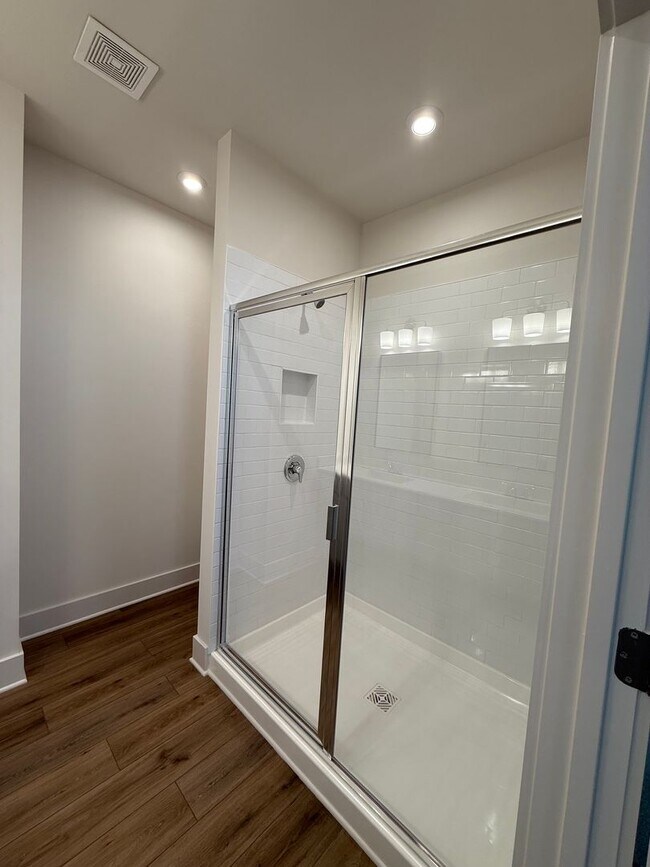 Building Photo - Gorgeous Chosewood/Grant Park Townhome