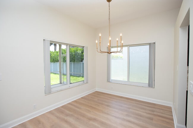 Building Photo - 10821 La Salinas Cir