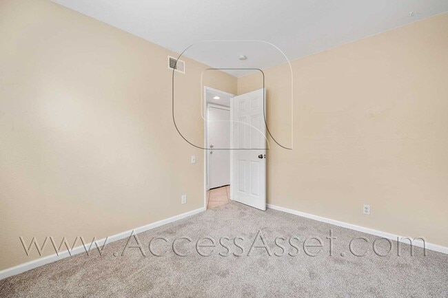 Building Photo - 32440 Beechwood Ln