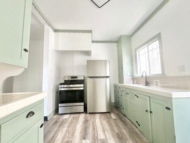 Building Photo - 1329 2nd Ave