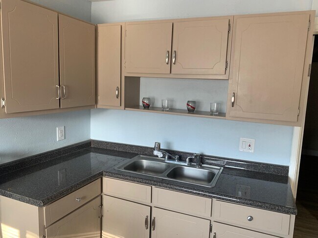 Building Photo - 3828 Altura Ave