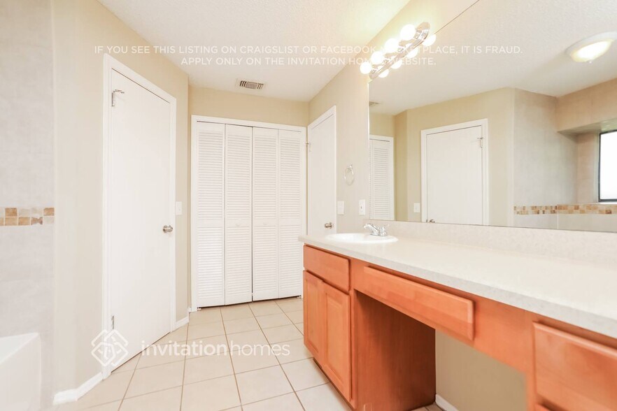 Building Photo - 524 Silvergate Loop