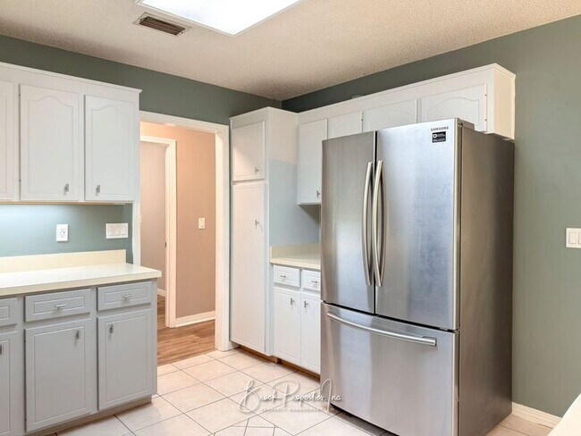 Building Photo - 6337 Summer Lakes Ln