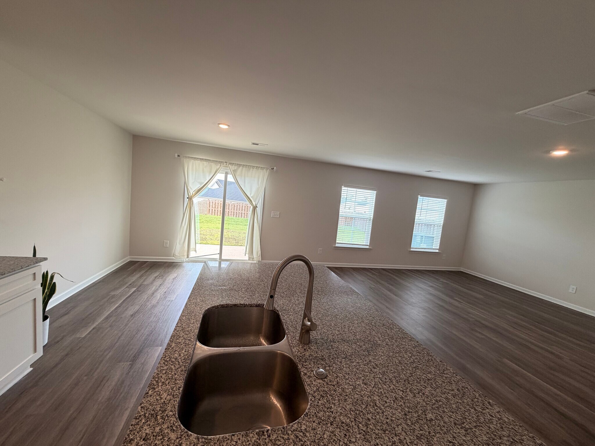 Building Photo - 706 Common Widgeon Way