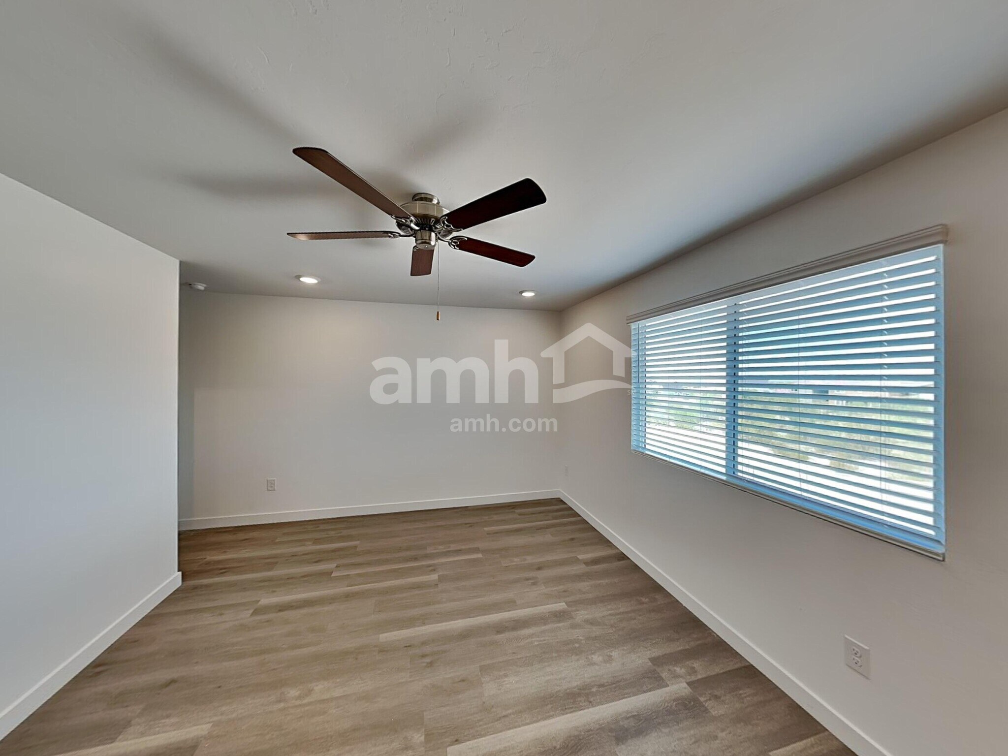 Building Photo - 6144 W Calle Lingo