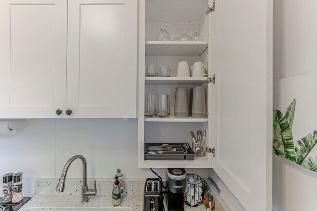 Building Photo - The Artist's Apt. | 1BR | Short North | +Parking