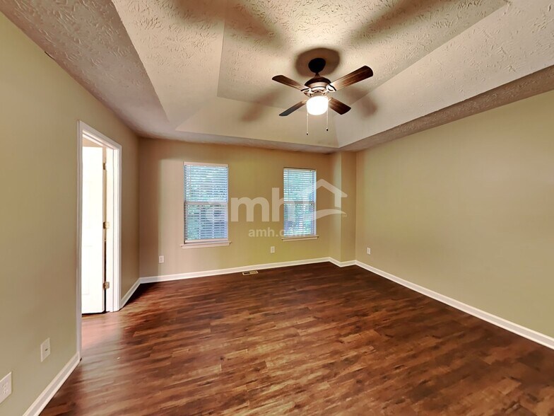 Building Photo - 3626 Clubside Walk NW