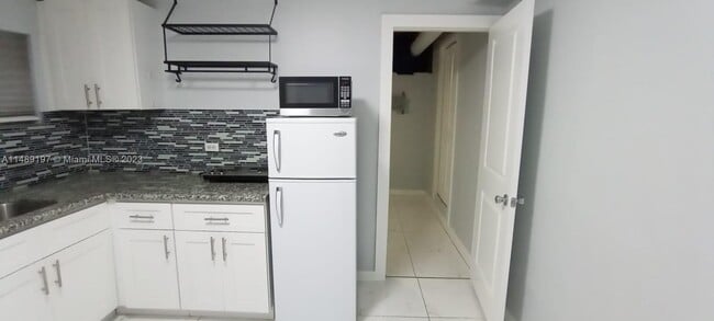 Primary Photo - 18640 Belmont Dr