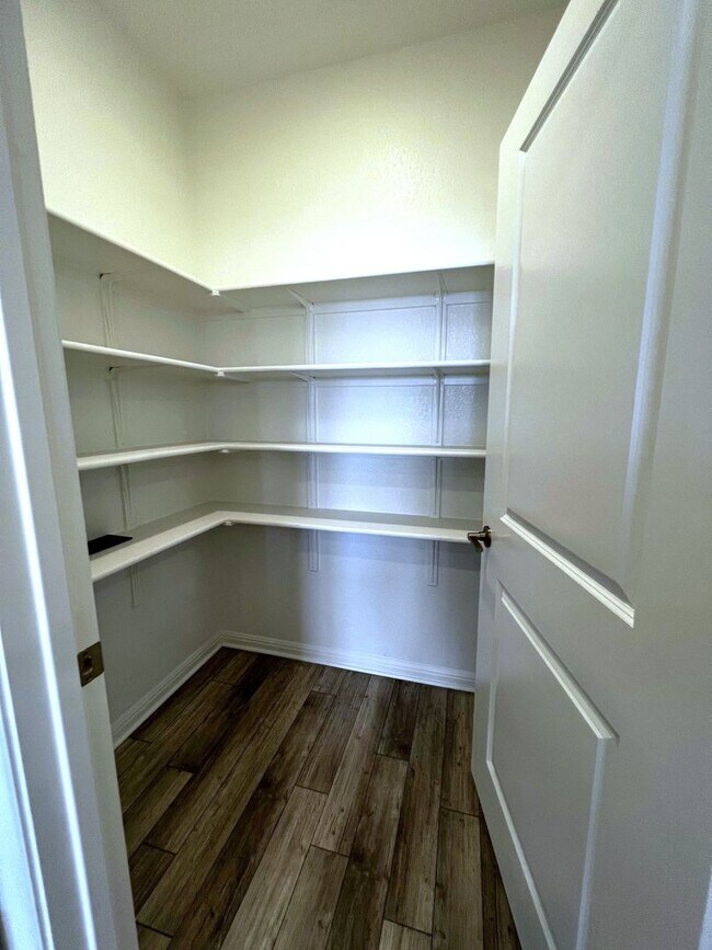 Building Photo - 106 Middle Crk Rd