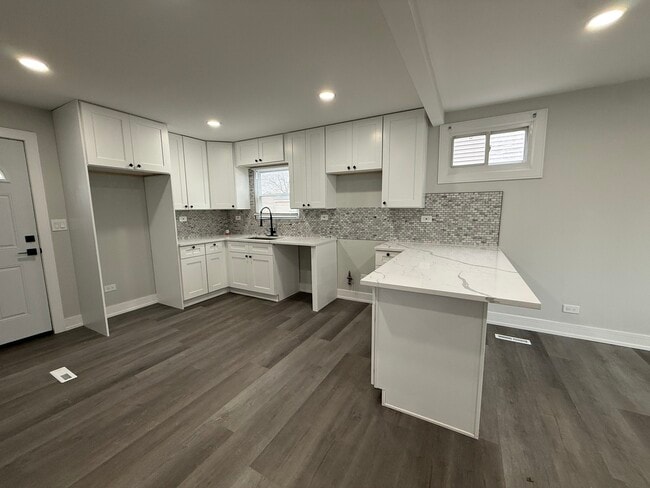 Building Photo - 16752 Artesian Ave