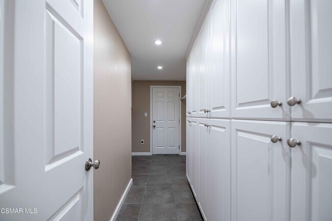 Building Photo - 4272 N Cedarpine Ln