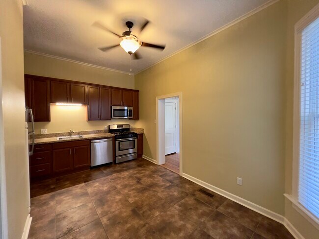 Building Photo - 620 Rock St