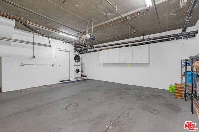 Building Photo - 1022 10th St