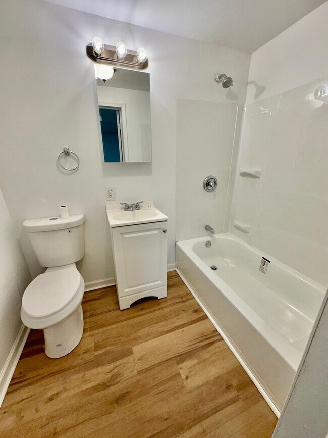 Building Photo - 315 N 6th St