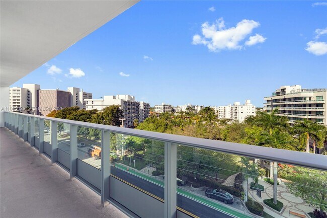 Building Photo - 9201 E Bay Harbor Dr