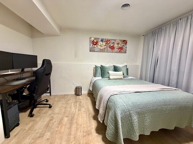 Building Photo - 2028 N Havichur Loop