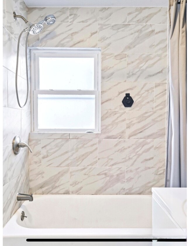 Building Photo - 2565 Pierce St