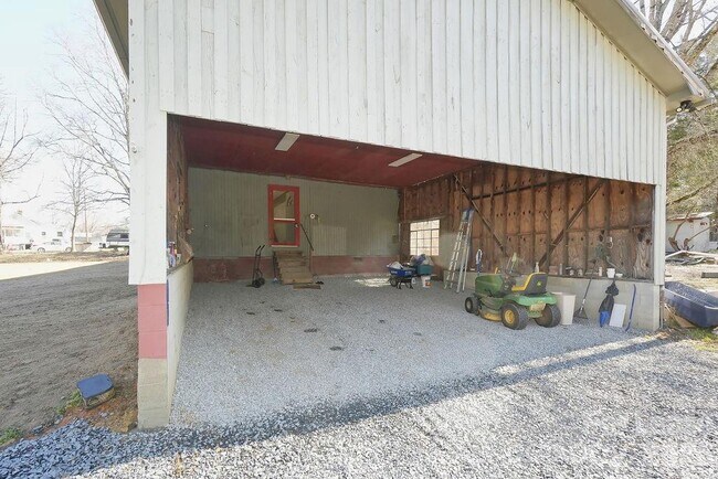 Building Photo - 909 Fisher St