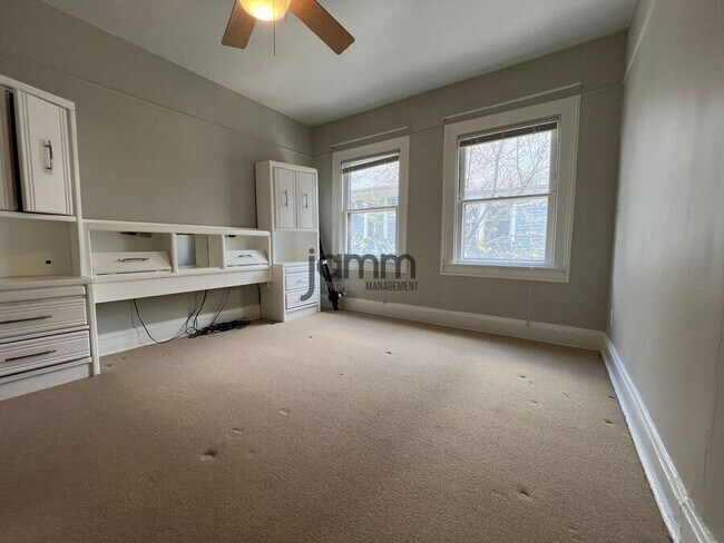 Building Photo - 3232 Clarendon Rd