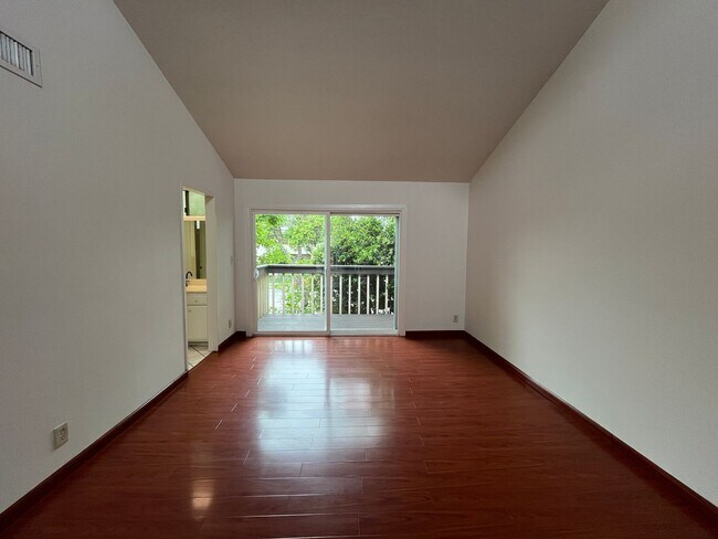 Building Photo - 3+2.5 twnhm w/pool + spa; water, trash + b...