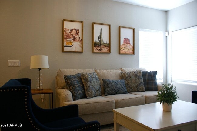 Building Photo - 525 N Miller Rd