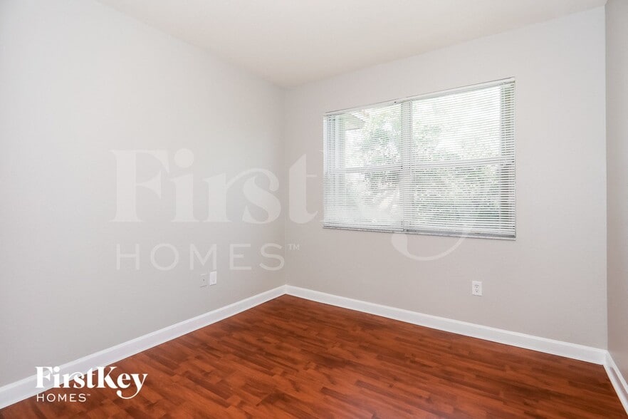 Building Photo - 1495 NE 33rd Ave