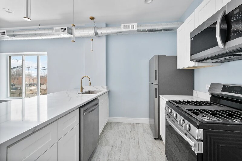 Building Photo - 9919 W Roosevelt Rd