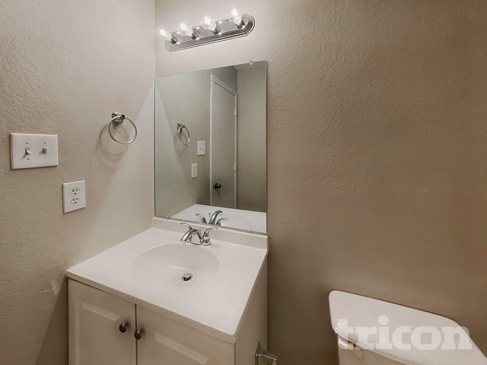 Building Photo - 360 Blairwood Dr