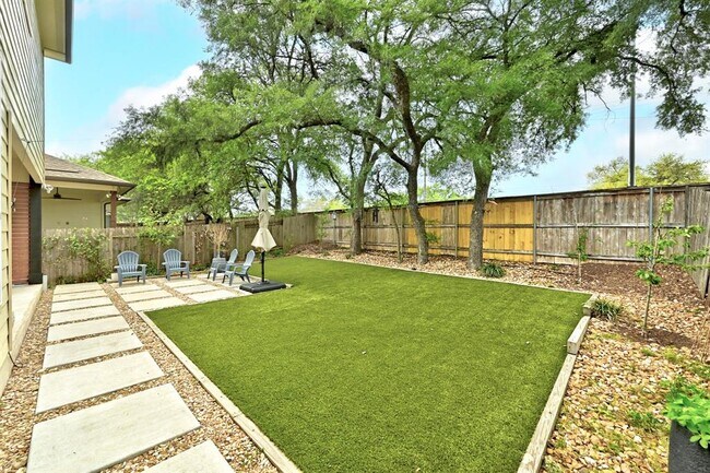 Building Photo - 8900 Jodie Ln