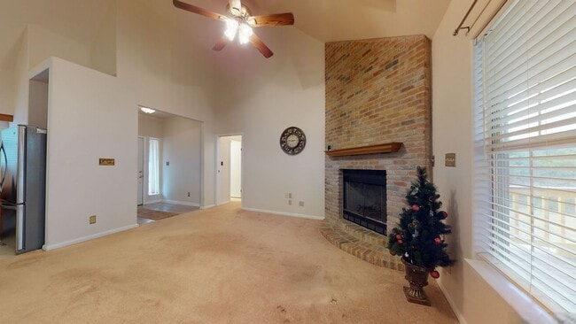 Building Photo - 1371 Nightingale