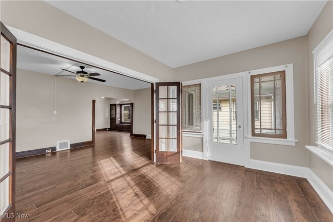 Building Photo - 11913 Buckingham Ave