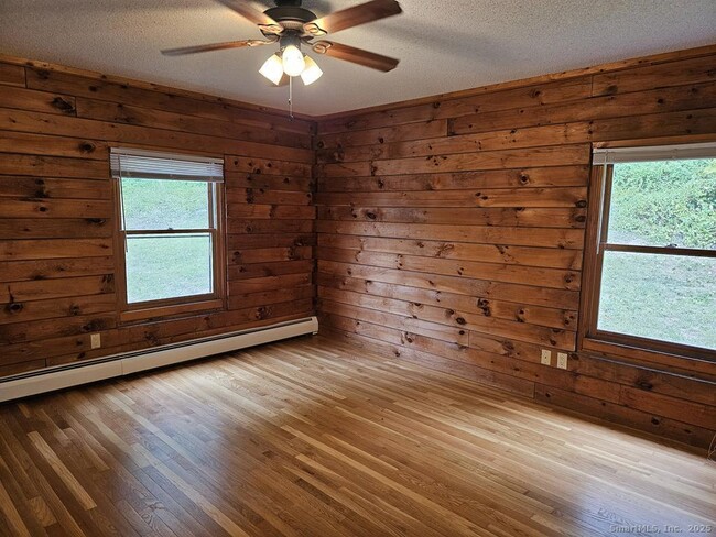 Building Photo - 698 Leetes Island Rd