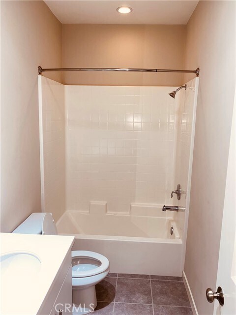 Building Photo - 64 Bronze Leaf