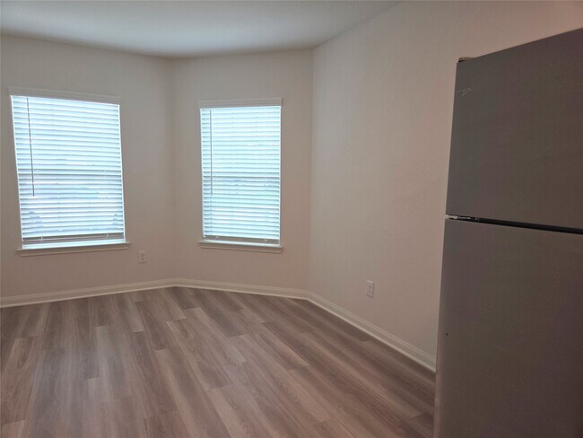 Building Photo - 24013 Wilde Dr