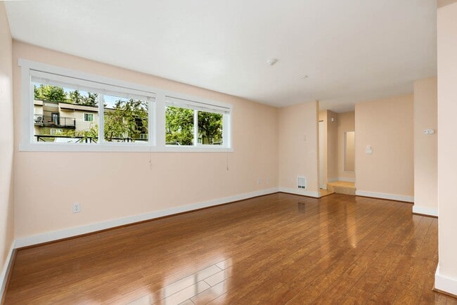 Building Photo - Bright & Updated 2BR Townhome in the Heart of Redmond – Near Light Rail & Marymoor Park