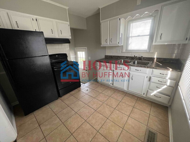 Building Photo - Two Bedroom House | Move-In Ready