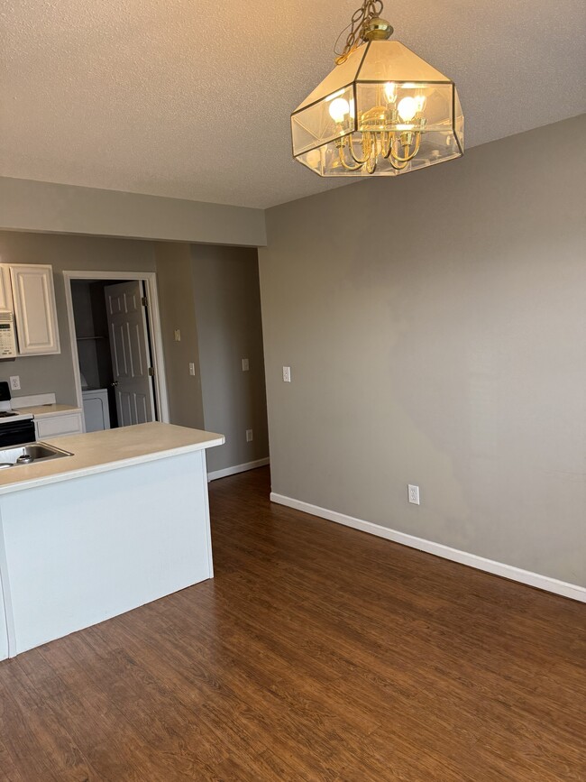 Building Photo - 5602 Thornbriar Ln